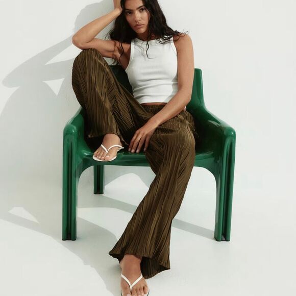 H&M Divided Dark Khaki Crinkled Wide-Leg Pants | Large - Picture 6 of 11